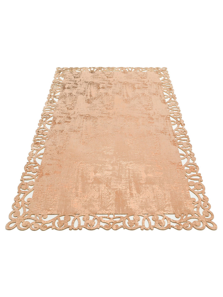 Gravür Klasik Ve Modern İşleme ve Oymaya Sahip Parlak Bordürlü Suni Deri Halı 05 BEIGE COPPER - Carpetdocia