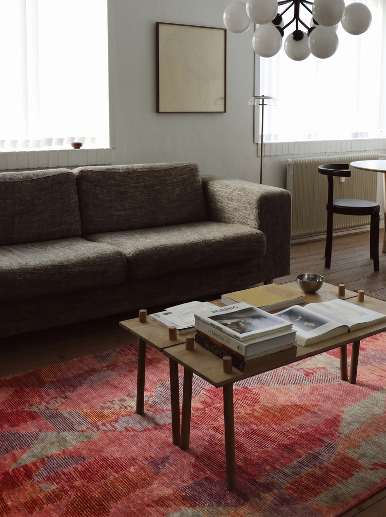 Tappeto a mano a telaio nero della serie Burj, realizzato al 100% in modo naturale con TENCEL™ 02 MULTY