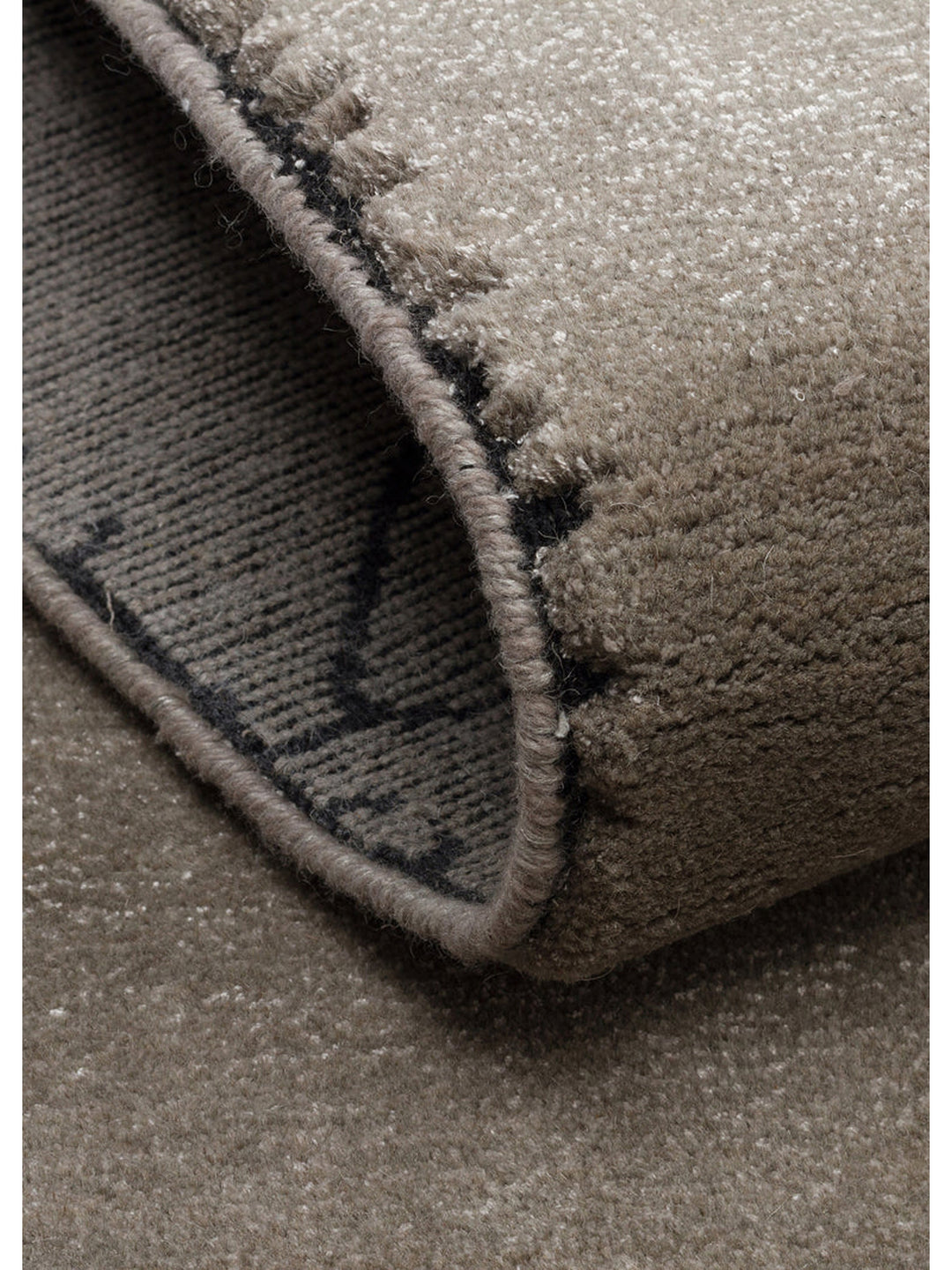Tapis fait main en mélange de laine, rayonne et polyester de la série Dakar GRIS